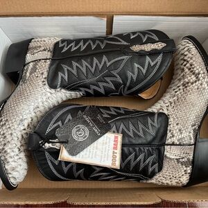 NWT Cody James genuine Python cowboy boots 9.5D round toe